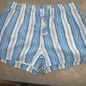 Vineyard Vines - Blue and White striped shorts